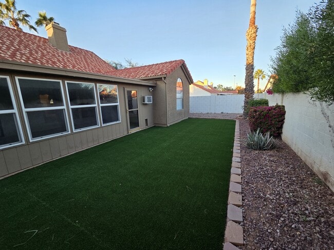 Building Photo - 1220 E Campbell Ave