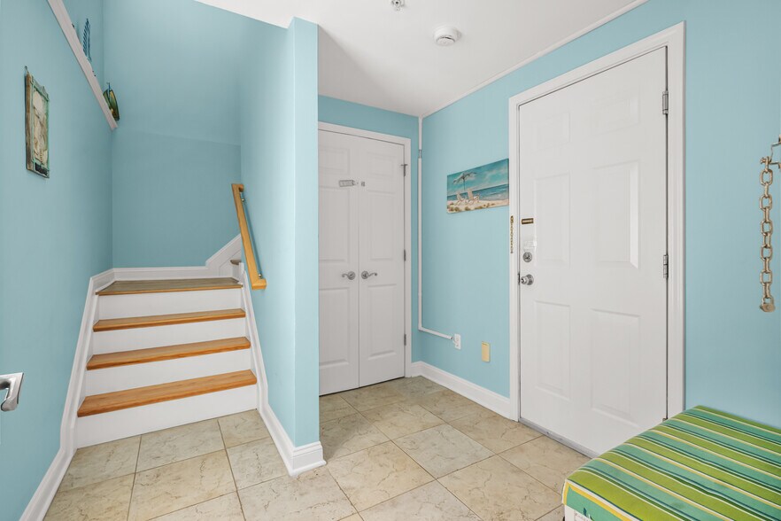 Entryway - 15 Sumner Ave