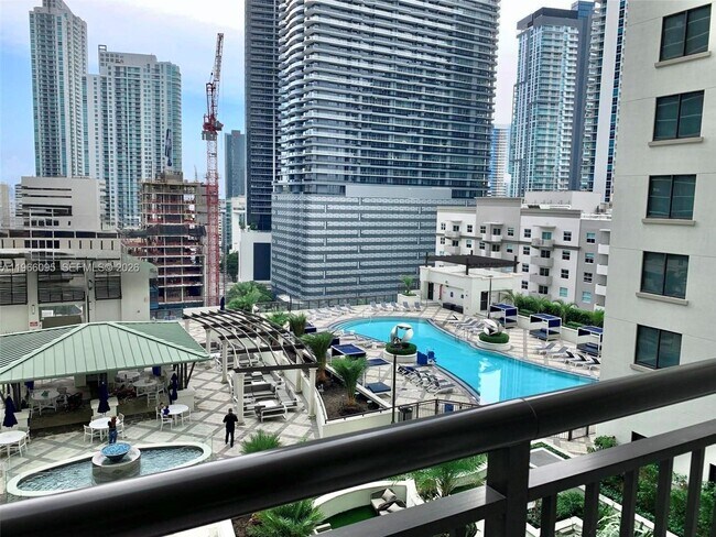 Building Photo - 999 SW 1st Ave