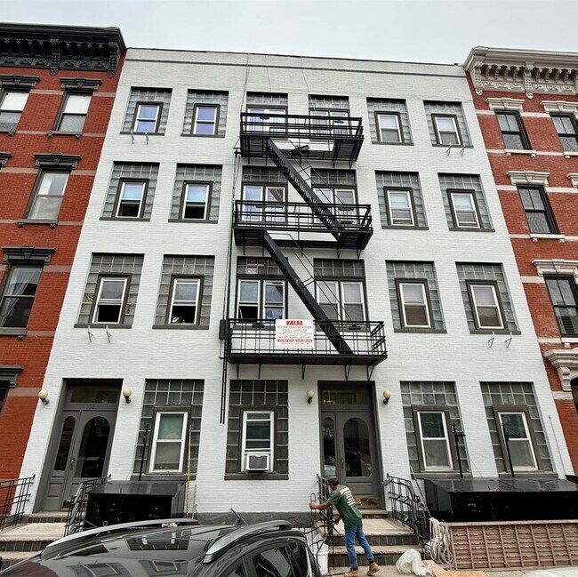 Building Photo - 1027 Washington St