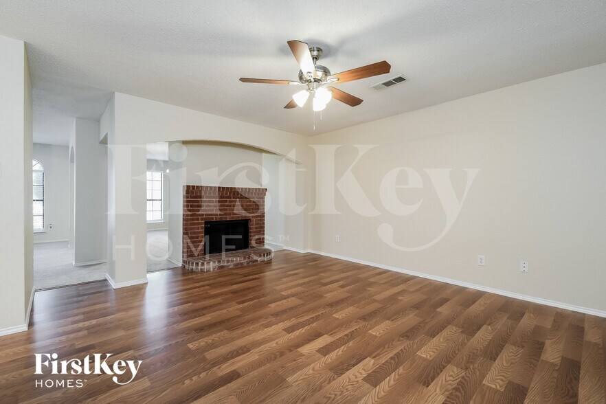 Building Photo - 905 Shady Brook Ln