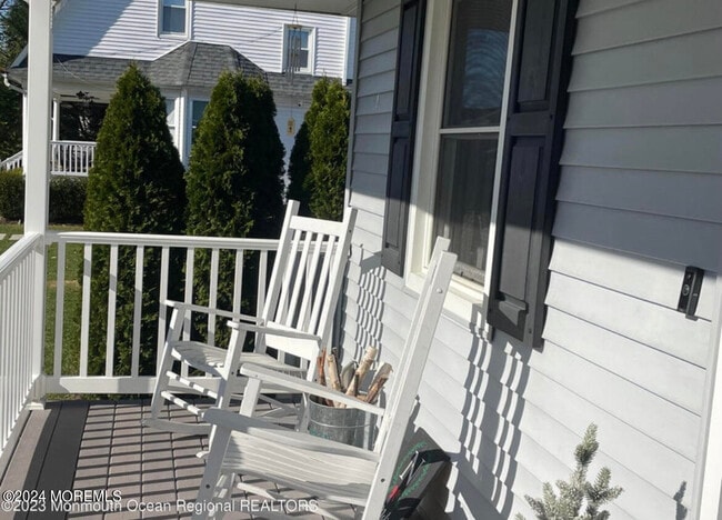 Building Photo - 509 Laurel Ave