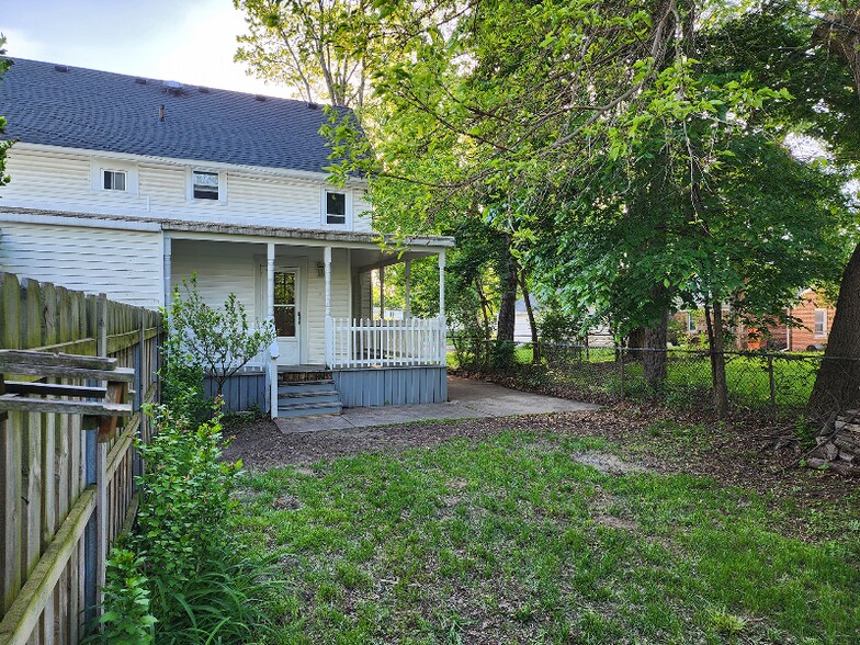 Building Photo - 3229 3rd St
