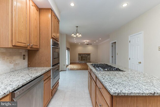 Building Photo - 13907 Willow Tree Dr