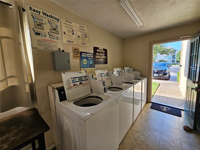 Building Photo - 12600 Melville Dr