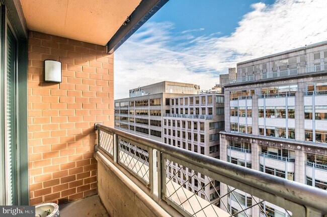 Building Photo - 631 D St NW