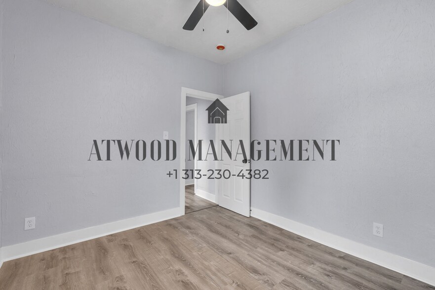 Building Photo - 8693 Woodlawn Ave