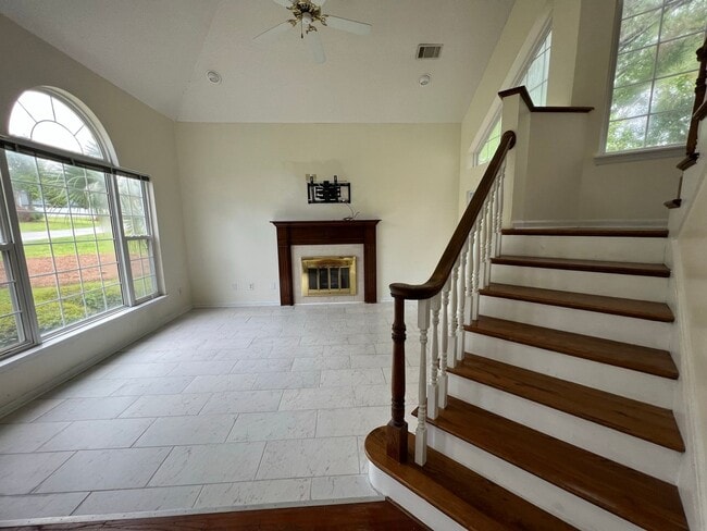 Building Photo - 1635 Pondside Dr