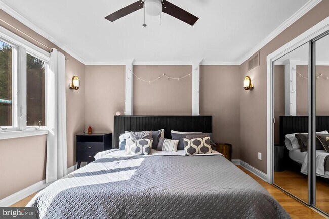 Building Photo - 6 Hounds Hollow Ct