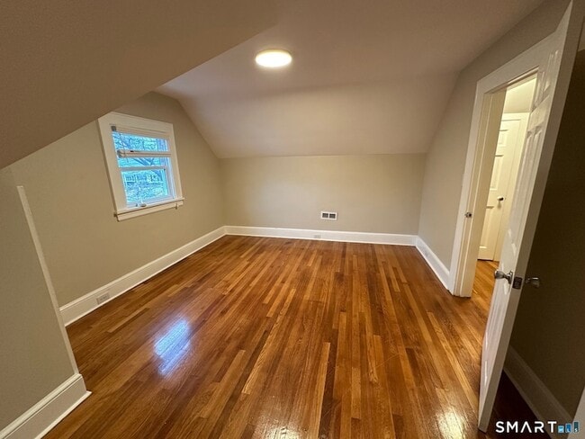 Building Photo - 70 Hawthorne St