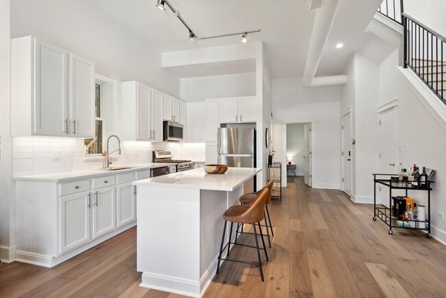 Building Photo - 1243 N Wolcott Ave