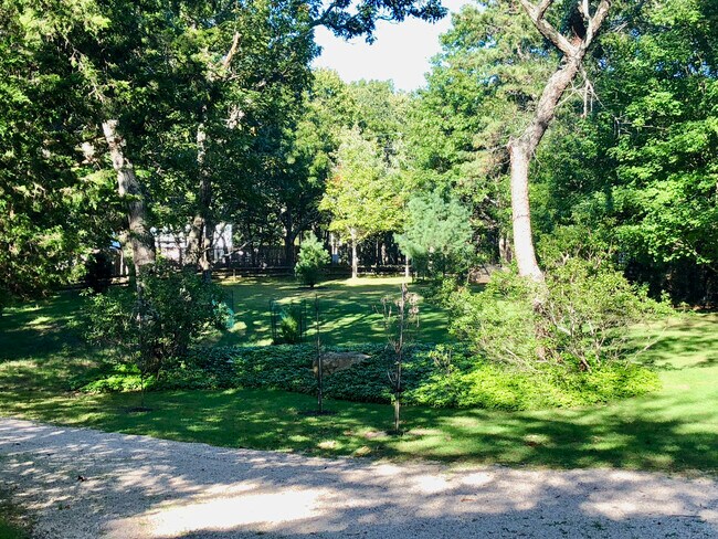 Building Photo - 10 Deer Path