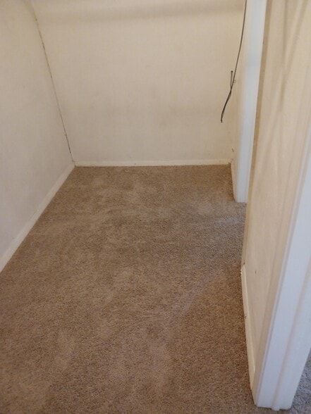 Master Bedroom Closet - 6598 Stoney Point North