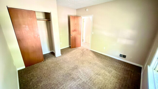 Building Photo - 451 Averill Ave