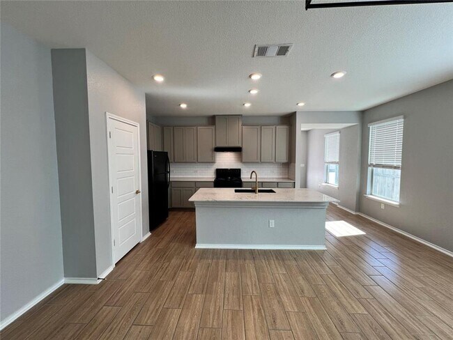 Building Photo - Del Valle Sundance Crossing / 4 bedrooms, ...