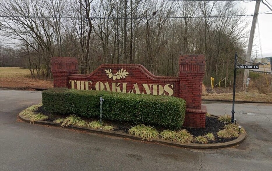 Building Photo - 275 Oakland Hills Dr