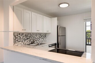 Building Photo - 3401 N Country Club Dr