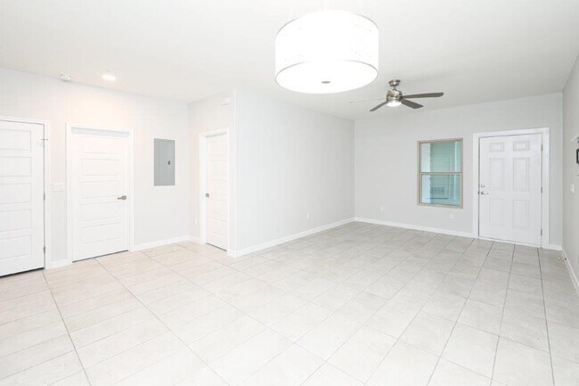 Building Photo - 7126 Rosson Rd
