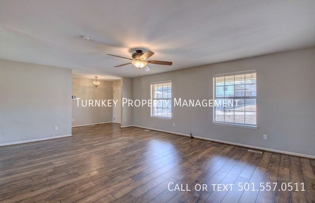 Building Photo - 2 Forest Maple Ct