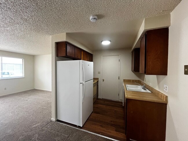 Building Photo - NE134-Robinson, Lorenz