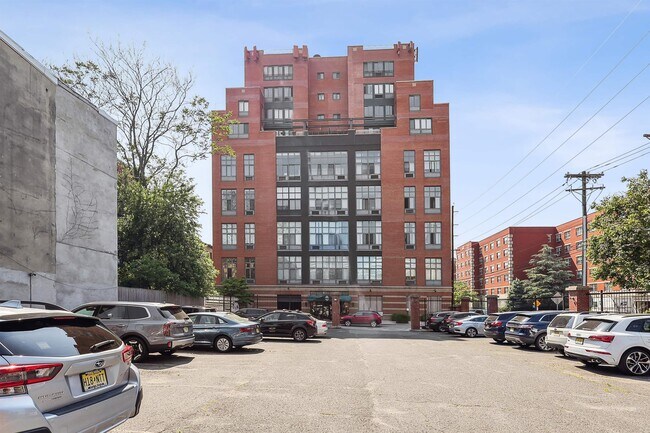 Building Photo - 205 10th St