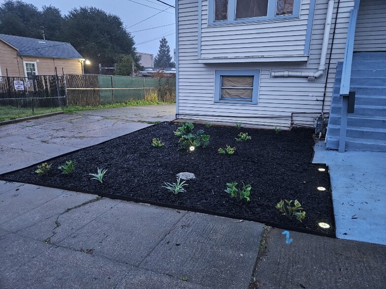 Building Photo - 415 Napa St