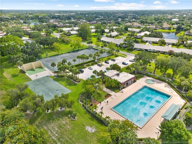 Building Photo - 3098 SW Sunset Trace Cir