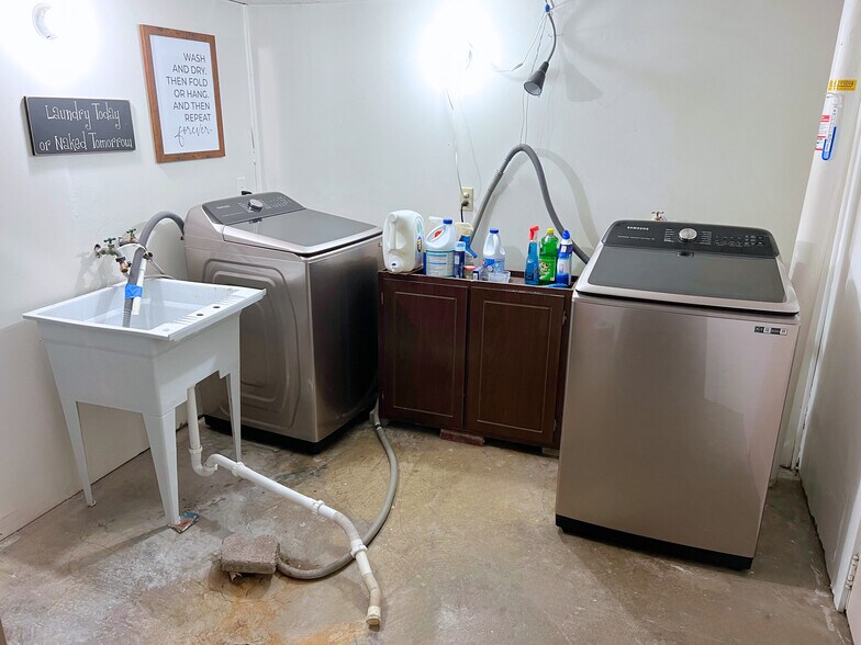 Laundry - 972 E 3385 S