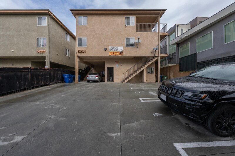 Building Photo - 5231 Huntington Dr