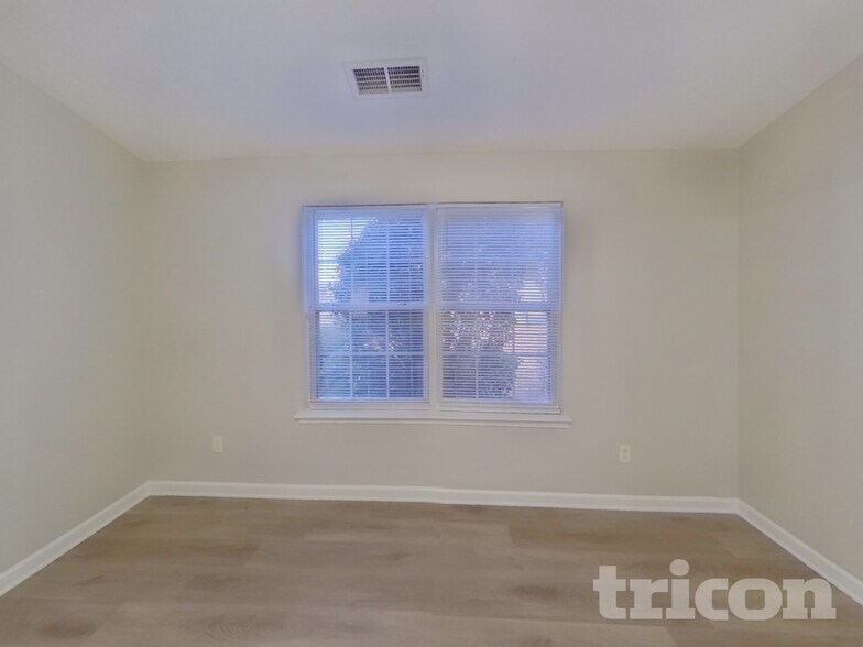 Building Photo - 9728 Avensong Crossing Dr