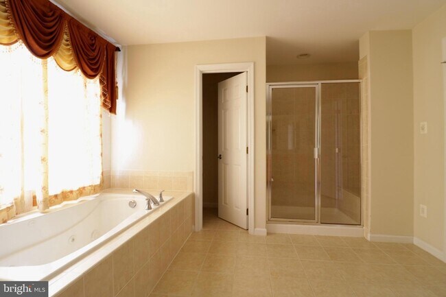 Building Photo - 42576 Legacy Park Dr