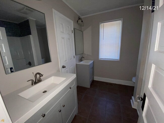 Building Photo - 107 Ford St