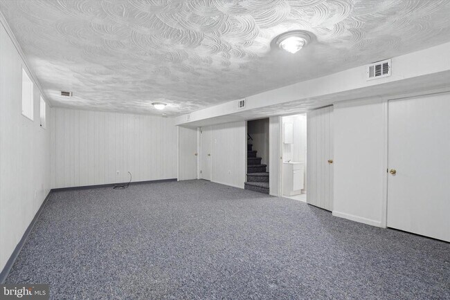 Building Photo - 169 Juniper Rd