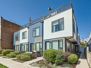 Building Photo - 3815 Franklin St