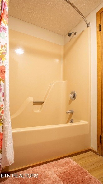 Building Photo - 3933 Dollys Dr