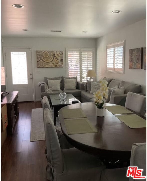 Primary Photo - 2821 S Harcourt Ave