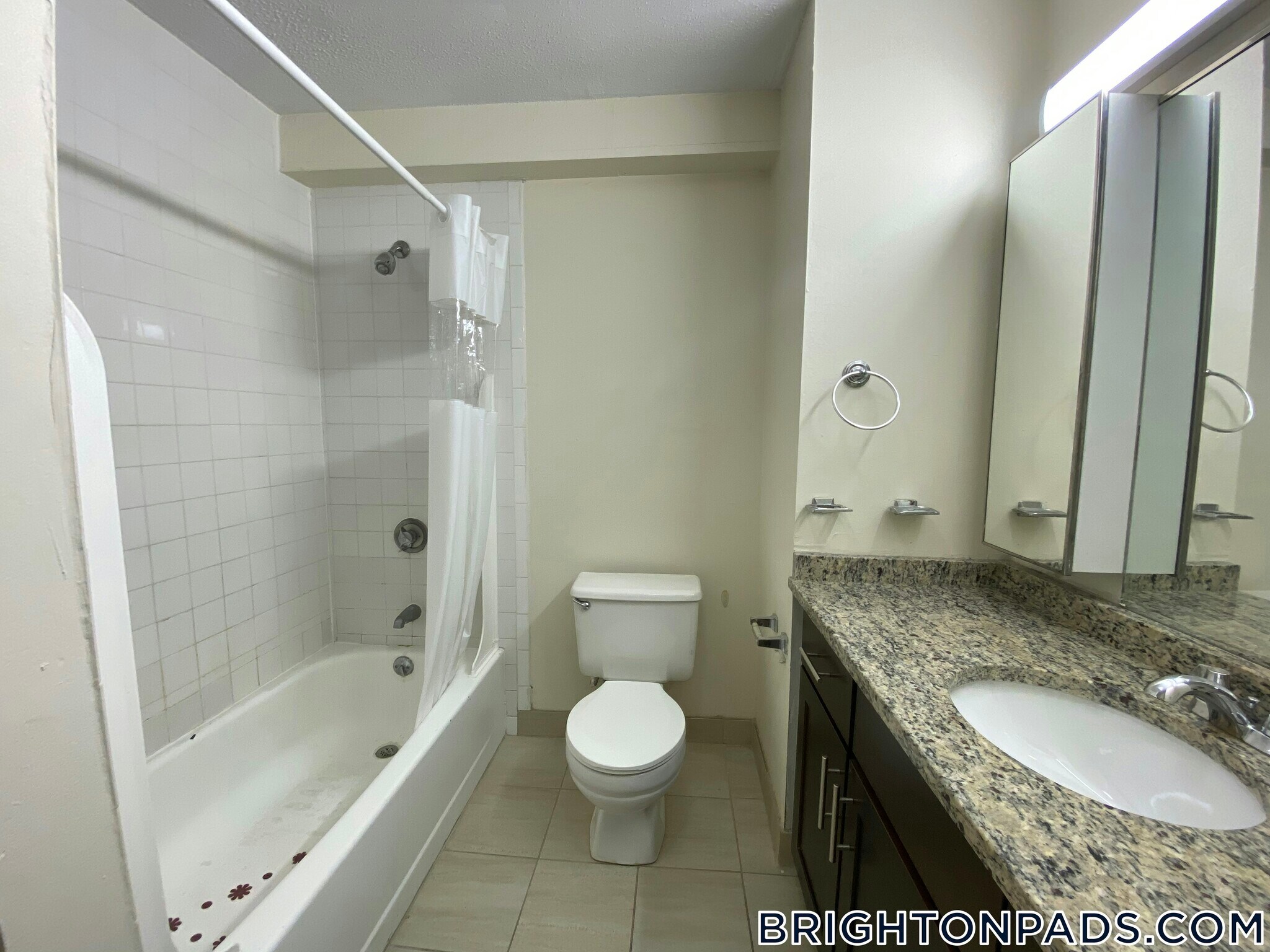 Building Photo - 140 N Beacon St