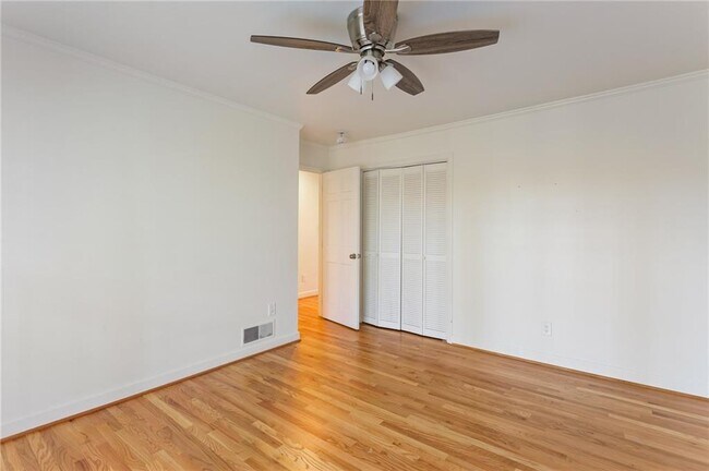 Building Photo - 3355 Pinetree Dr SE