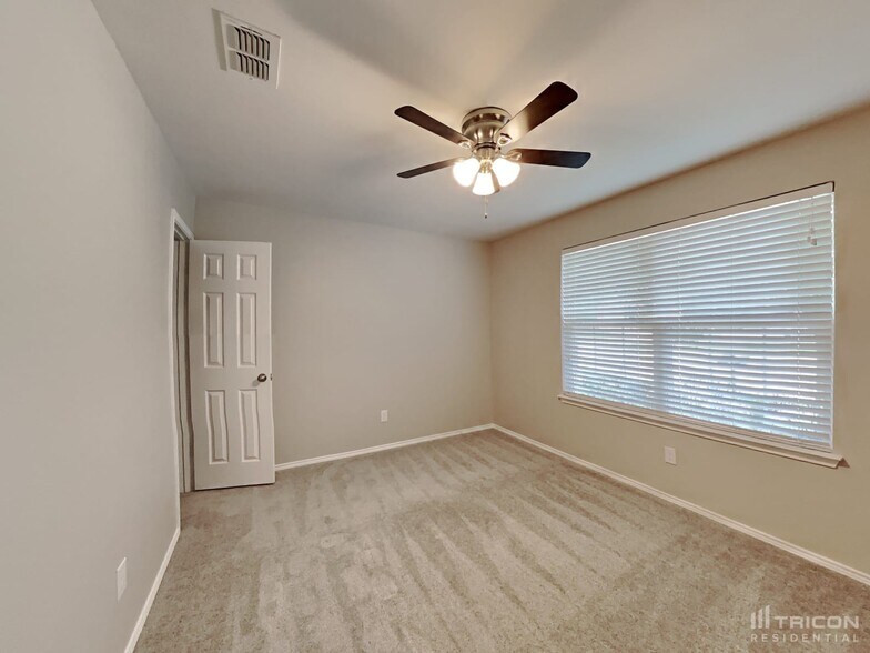 Building Photo - 1704 Abby Creek Dr