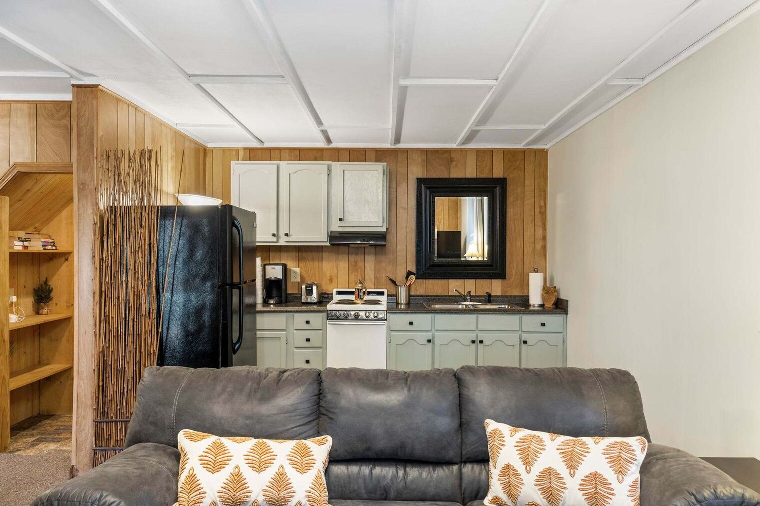 Building Photo - 161 Old Transylvania Turnpike