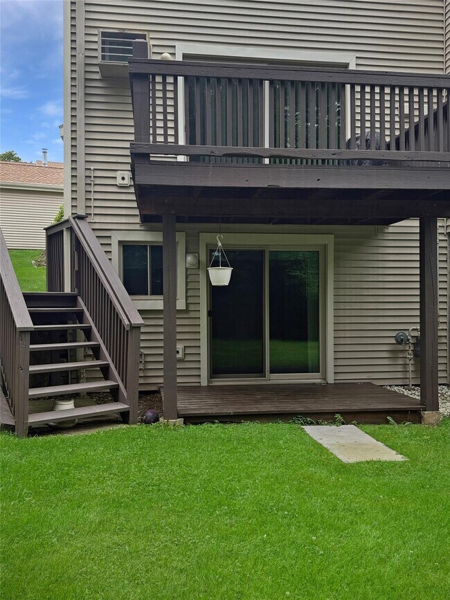 Building Photo - 1806 Village Dr