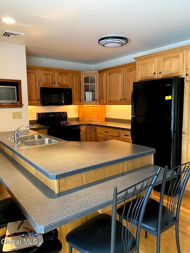 Building Photo - 2825 Best Ln