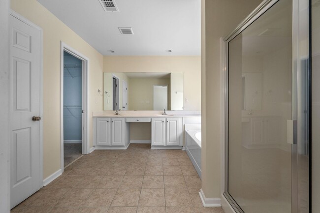 Building Photo - Creekside at Brentwood!