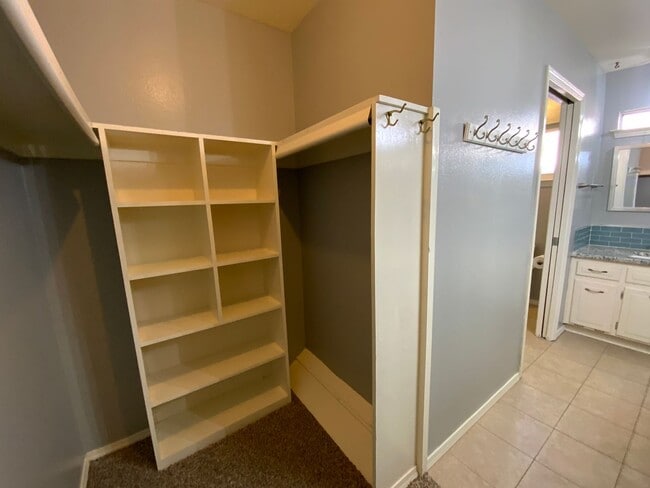 Building Photo - 3 Bedroom Single Story Home Available Near Louisiana Blvd NE & Candelaria Rd NE!