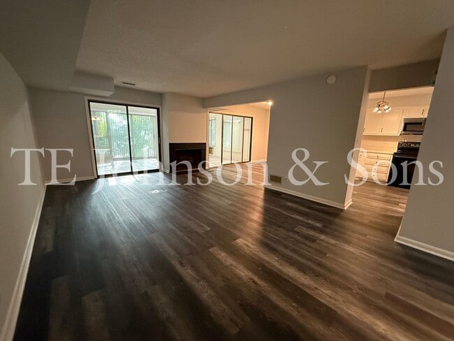 Building Photo - Cozy & Stylish 2BR Home with Fireplace, Su...