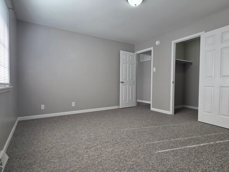 Building Photo - 5526 Humbert Rd