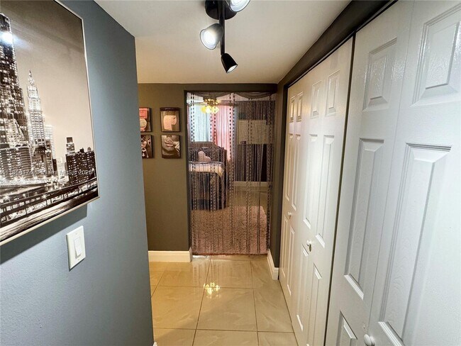 Building Photo - 9495 Evergreen Pl