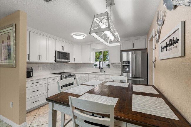 Building Photo - 1735 4th Ave E