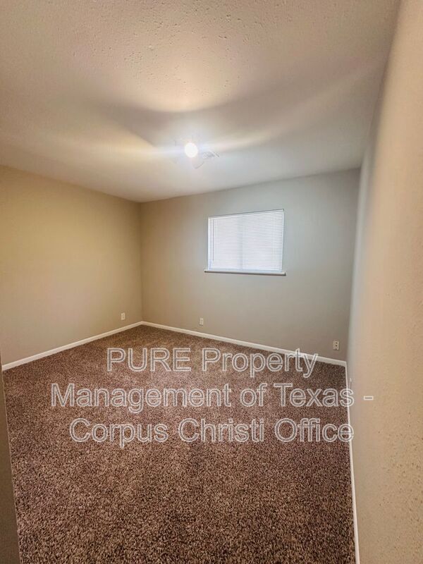 Building Photo - 4006 Panama Dr