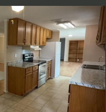 Building Photo - 2030 Catherine Lake Rd